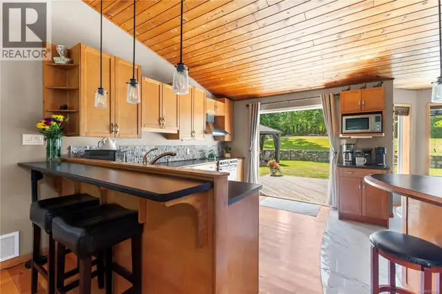 777 Salsbury Rd Courtenay, British Columbia in Houses for Sale in Comox / Courtenay / Cumberland - Image 13