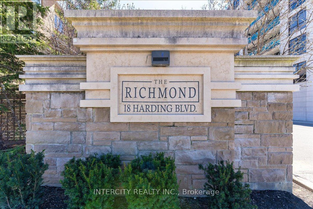 #408 -18 HARDING BLVD Richmond Hill, Ontario in Condos for Sale in Markham / York Region - Image 4