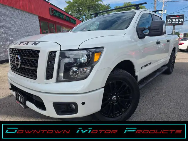 2018 Nissan Titan SV Midnight Edition 4WD *Nav / Rear Camera / V