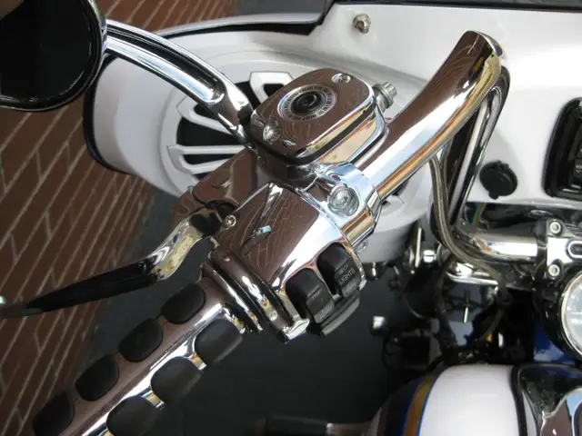 2014 Harley-Davidson FLSTNSE CVO Softail Deluxe in Street, Cruisers & Choppers in City of Toronto - Image 10