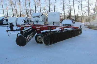 18 ft, offset disc, front discs, smooth rear discs, manual level Welcome to Cropper Motors, the deal...