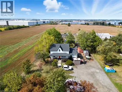 Great industrial property located in South Redhill Business Park, zoned M3 prestige industrial allow...