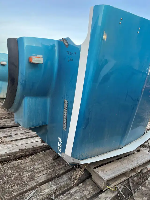 KENWORTH T800 VARIOUS HOODS INCLUDING WIDE HOOD OFFERS? in Heavy Equipment Parts & Accessories in Edmonton - Image 5