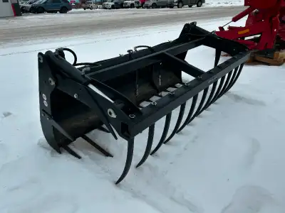 82" Manure Fork & Grapple Located in Spiritwood, SK