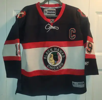 Chicago Blackhawks Towes jersey. 3rd alturnate. Jersey has snags and pulls thoughout. Youth L/XL $60...