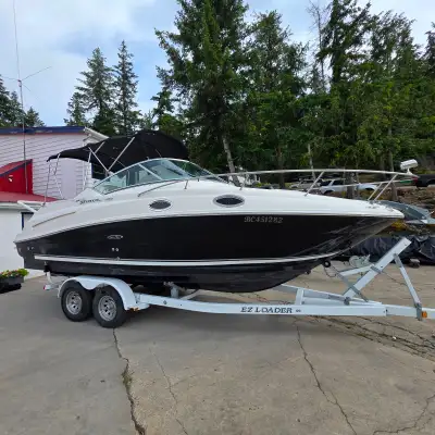 This is a value packed cruiser in an easy to handle size! This 24’ Cruiser punches above its weight...