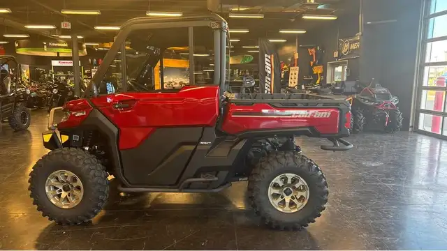 2025 CANAM DEFENDER LTD CAB HD10 in ATVs in Strathcona County - Image 3