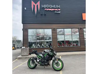 2023 Kawasaki Z900 DEMONSTRATEUR / DEMO VEHICLE ~ SAVE $2369 RABAIS La Kawasaki Z900 2023 offre des...