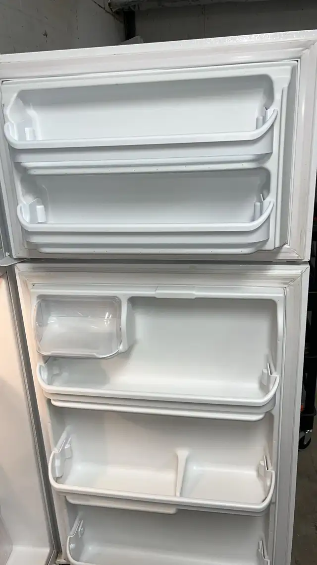 Frigidaire 30” Very Clean Fully Tested  30-Day Warranty in Refrigerators in Kitchener / Waterloo - Image 8