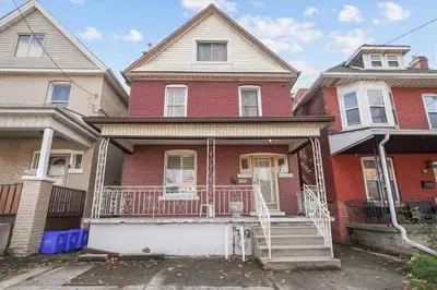 ALL-INCLUSIVE: Prime Transit & Private In-Suite Laundry — $1,250 Location & Lifestyle Located at 782...