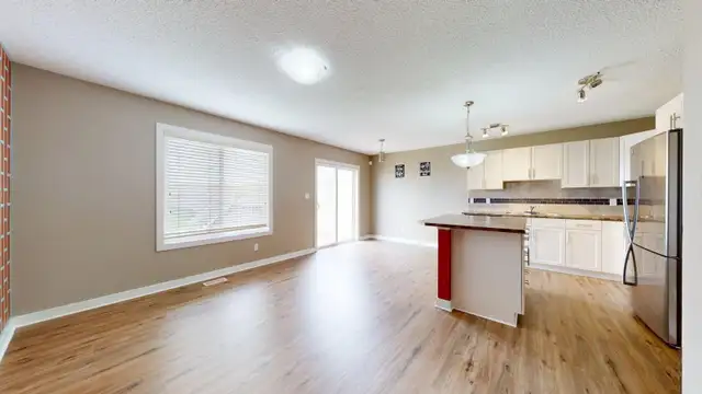 3 BEDS 3 WASHROOMS FINISHED BASEMENT ATT GARAGE63417637389955121