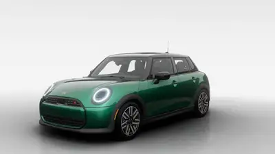 MINI Laval vous présente la puissante et pratique *MINI Cooper S 5 portes 2026*. Grâce ? sa disposit...