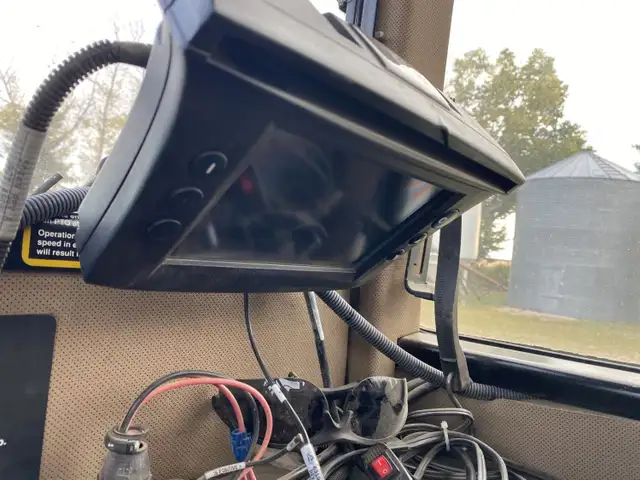 1993 John Deere 4WD Tractor 8770 in Farming Equipment in Edmonton - Image 10