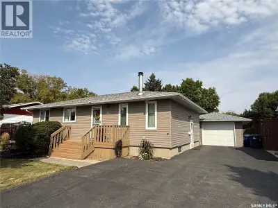 Tucked away on a quiet crescent, this charming family home offers the perfect blend of comfort and c...