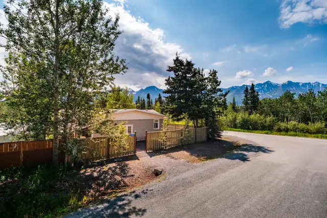 Welcome to 116 Lowell St in Haines Junction - Felix Robitaille ®63849108347779121