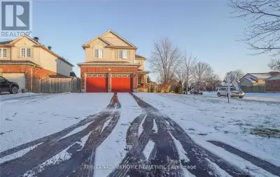 Absolutely Stunning Corner Lot Detached Home in the Highly Sought-After Summerside Community!This be...