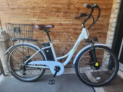 FOR SALE: Almost New Isinwheel U2 500W Electric Cruiser Bike, View more
