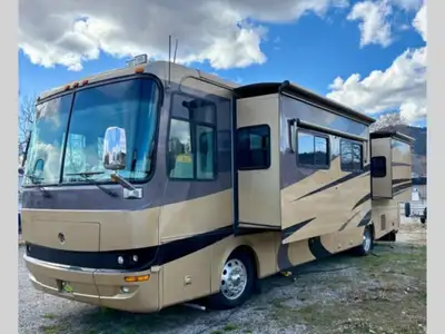 Please call Mike at 250-488-4027 for more information The 2005 Holiday Rambler 38PDQ is 38 feet of m...
