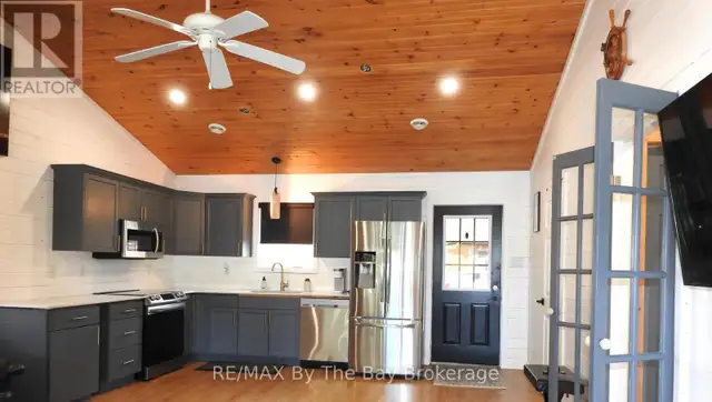 11 CABIN CRESCENT Wasaga Beach, Ontario in Houses for Sale in Oakville / Halton Region - Image 6