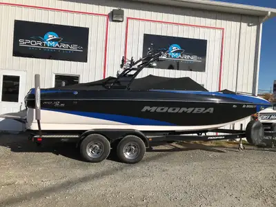 Moomba Mojo 2.5 2012 Longeur / Length : 23’ Largeur / Beam : 99” Capacité / Capacity : 16 Passagers...