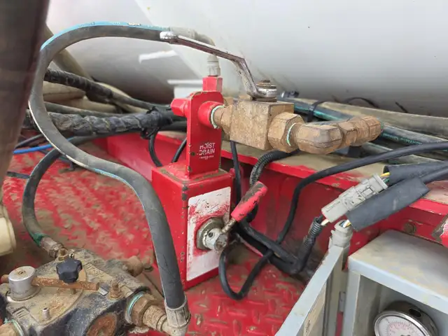 2012 PETERBILT 388 in Heavy Trucks in Saskatoon - Image 63