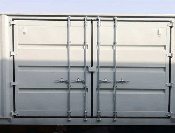 2 Side Door Shipping Container 40' in Storage Containers in Barrie - Image 4
