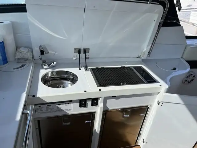 2016 Cobalt Boats A40 in Powerboats & Motorboats in Saskatoon - Image 10