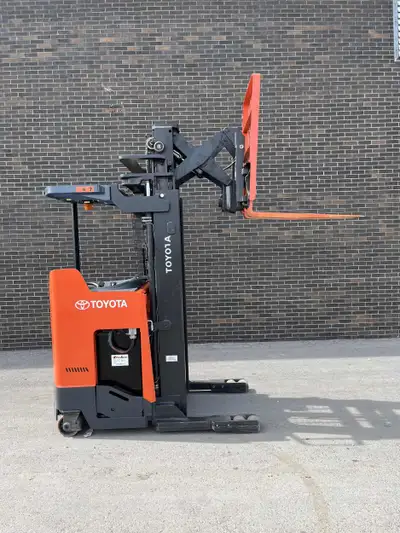 2017 Toyota Narrow Aisle Reach Forklift with 3500 LBS Capacity, 3-Stage Mast Equipped with side-shif...