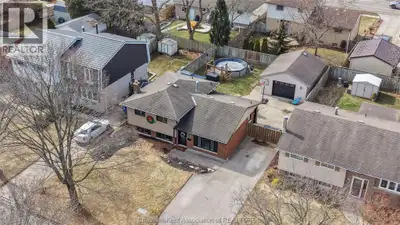 Welcome to this well-maintained 3-level side-split offering 3+1 bedrooms, 1.5 bathrooms and a stayca...