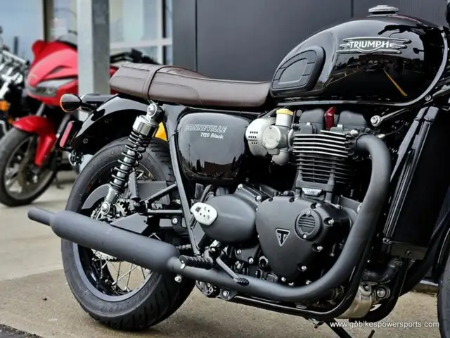 Triumph Bonneville T120 Black in Street, Cruisers & Choppers in Oshawa / Durham Region - Image 7