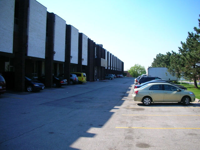 FINCH & HIGHWAY 400- Office Space in Commercial & Office Space for Rent in City of Toronto - Image 4