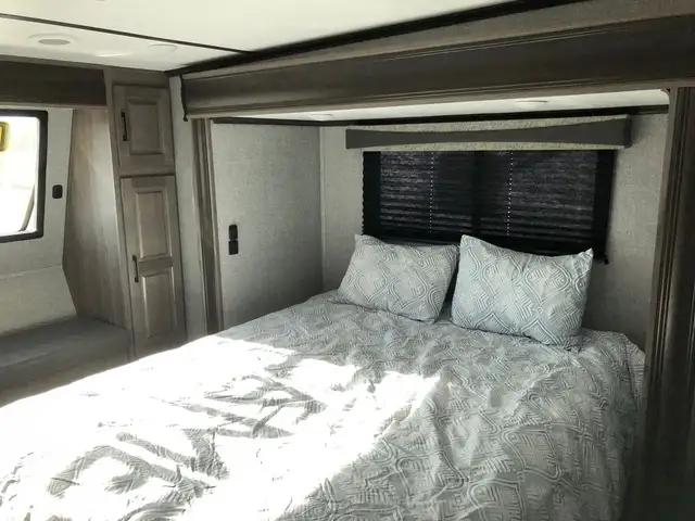 2020 Crossroads Cameo CE3801RK in Travel Trailers & Campers in St. Albert - Image 22