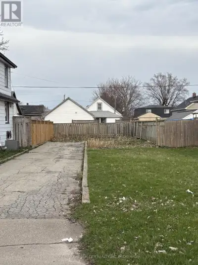 Fantastic infill building lot located in a family friendly neighbourhood of Port Colborne. With many...