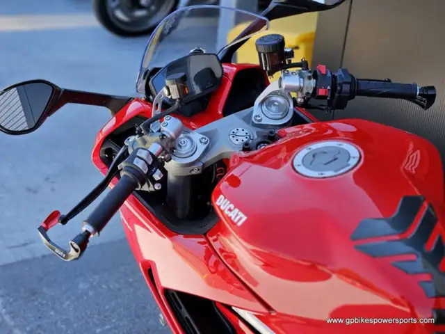 2023 Ducati Supersport 950 Ducati Red in Sport Bikes in Oshawa / Durham Region - Image 17