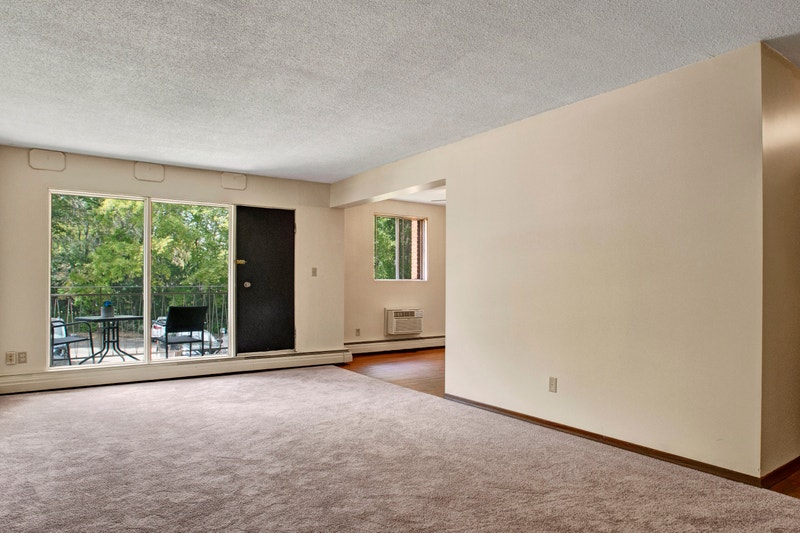 Renovated 2 Bedroom Pet Friendly Great Location Long Term Rentals