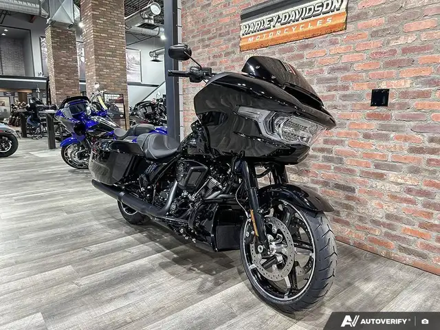 2026 Harley-Davidson ROAD GLIDE in Sport Touring in Calgary - Image 3