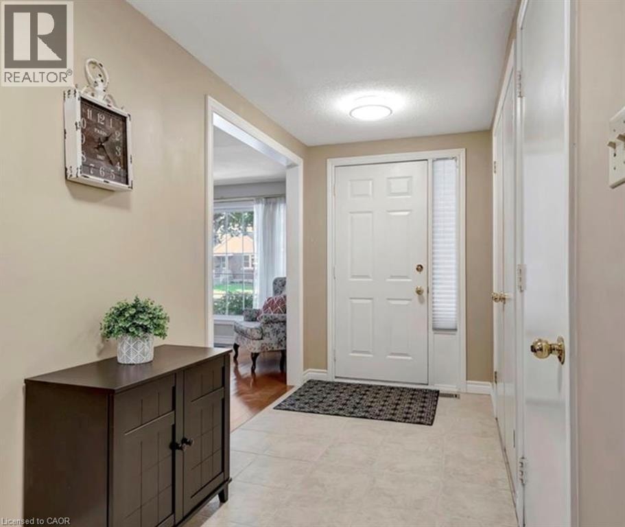 8 LOWELL Street S Unit# Upper Cambridge, Ontario 2