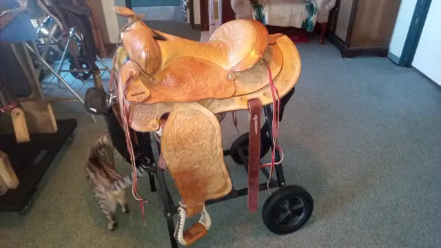 F. EAMOR #15 ROPING SADDLE LIKE NEW