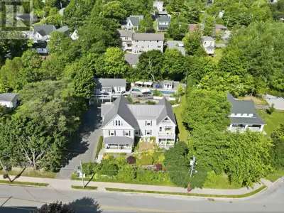 Visit REALTOR® website for additional information. 7 Bed | 7 Bath | 6,058 sq ft | 0.39 ac | Outdoor...