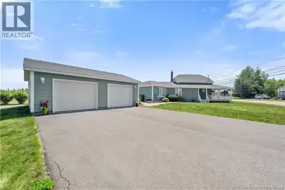 Charming Two-Storey Home Near Aboiteau Beach in Cap-Pele This beautifully designed two-storey home i...