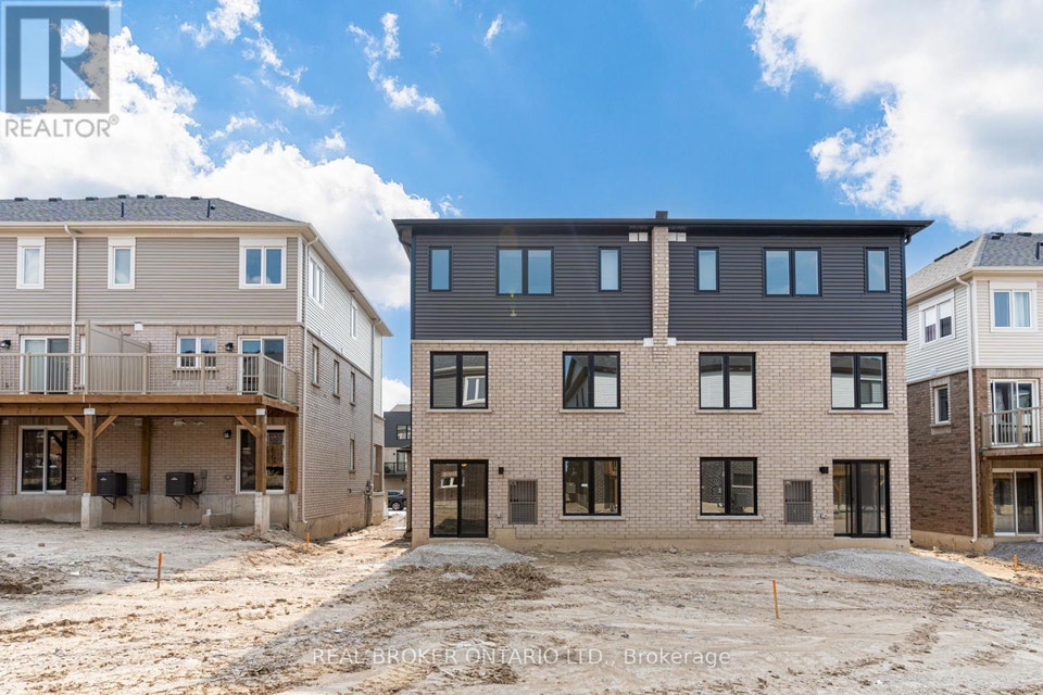 6 - 32 WAGON LANE N Barrie, Ontario 2