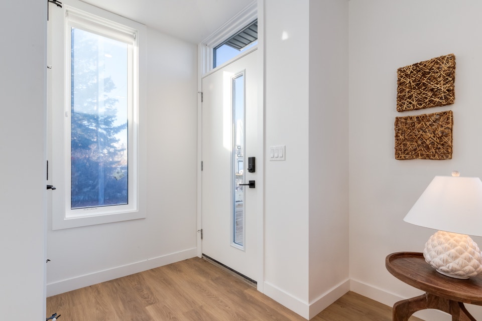 Modern 3 Bedroom Townhouse in North Glenmore Park 2