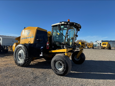 This 2022 Vermeer ZR5-1200 is a self-propelled baler powered by a 200HP Cummins diesel engine. It's...
