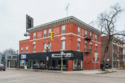 169 Osborne St- Fergus Apts- Studio Suite