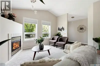 Excellent investment opportunity, live up and rent out down to help pay your mortgage off sooner!! A...