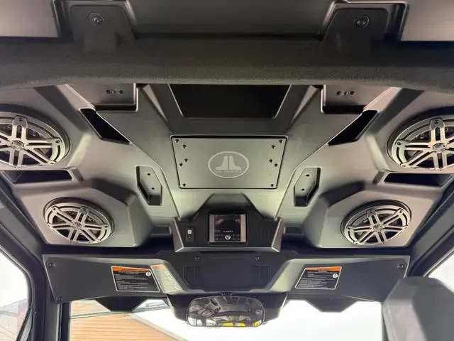 2025 Can-Am DEFENDER MAX LONE STAR CAB HD10 in ATVs in Muskoka - Image 10