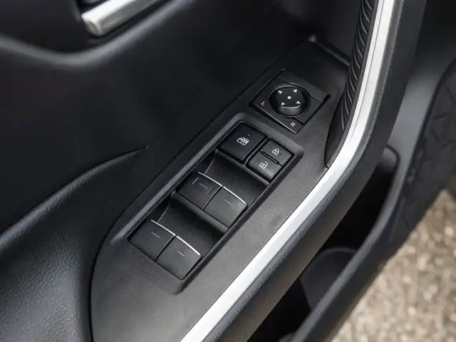 2022 Toyota RAV4 XLE AWD | Sunroof | Heated Steering | CarPlayS in Cars & Trucks in Guelph - Image 14