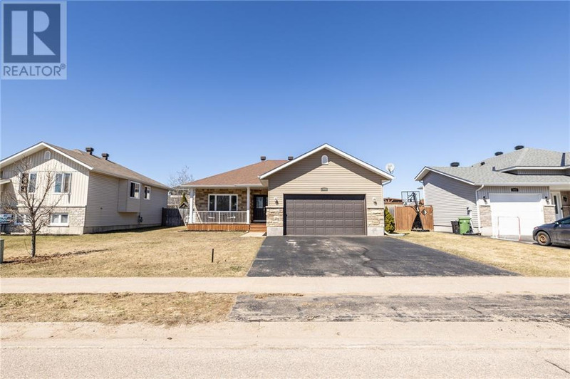 2030 SANDSTONE CRESCENT Petawawa, Ontario Houses for Sale Petawawa