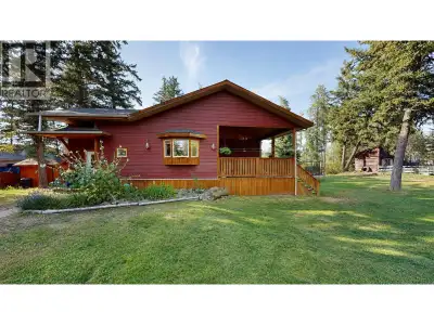 CHARACTER, SPACE & COUNTRY LIVING ON 1.70 ACRES! Welcome to this charming 3-bedroom, 3-bathroom char...