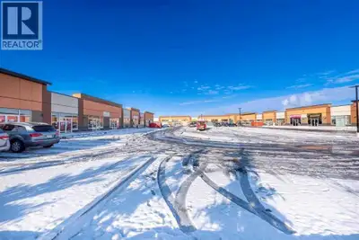 *** FULLY LEASED RESTAURANT UNIT *** TRIPPLE NET . 5 + 5 YEARS. Seize the opportunity to invest in t...